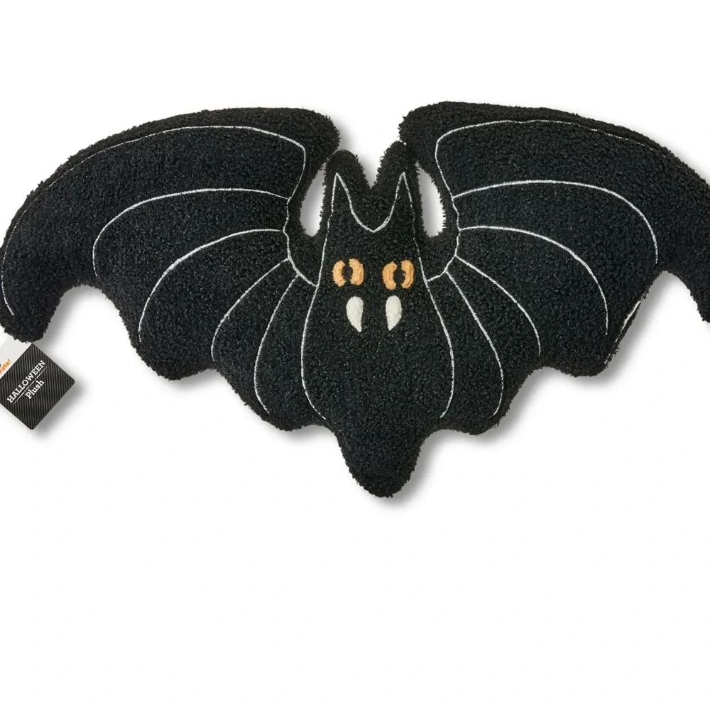 🆕Celebrate Bouclè Shaped Bat Accent Pillow